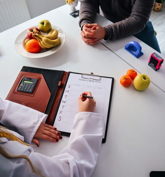 How to Create a Simple Weekly Meal Plan for Stress-Free Cooking